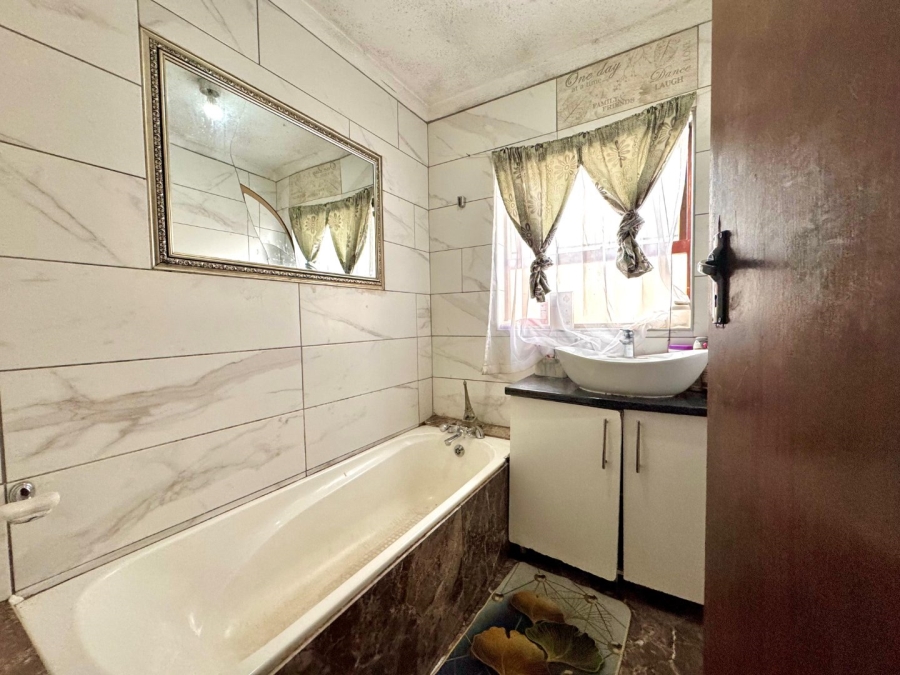 3 Bedroom Property for Sale in Beacon Valley Western Cape